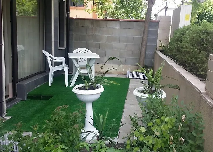 In The Center Of Sarafovo شقة