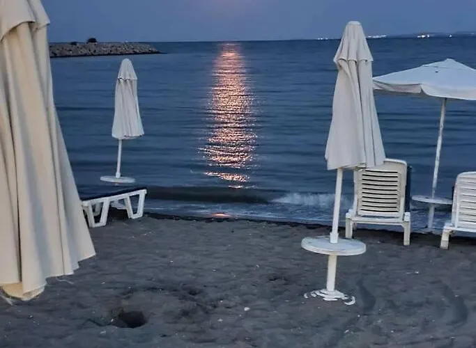 In The Center Of Sarafovo شقة